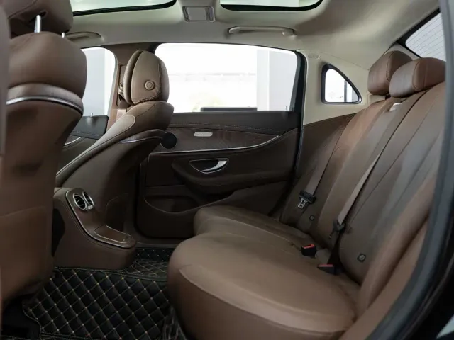 Mercedes-Benz E-Class — Фото автомобиля 15
