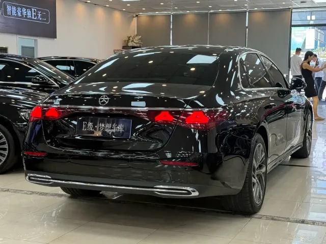 Mercedes-Benz E-Class — Фото автомобиля 6