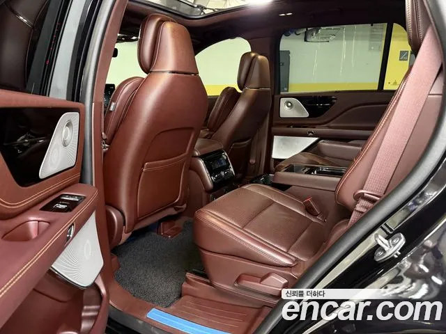 Lincoln Aviator — Фото автомобиля 9