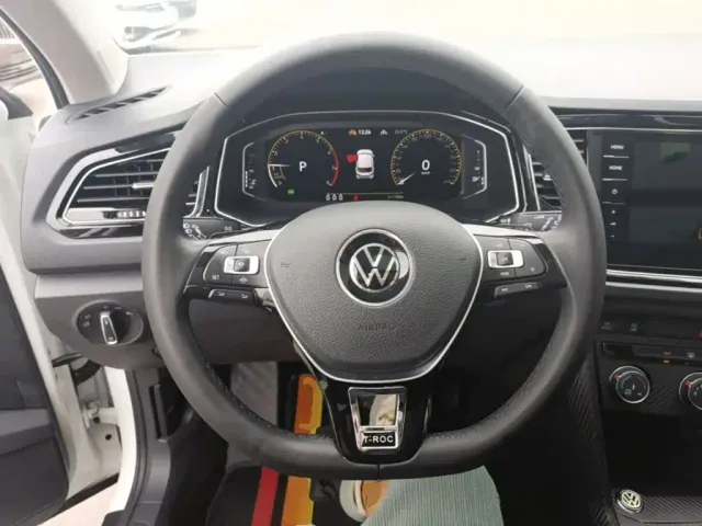Volkswagen T-Roc — Фото автомобиля 10