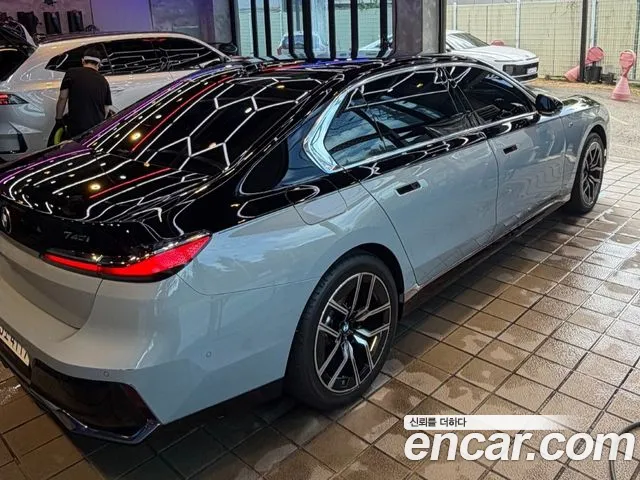 BMW 7 Series G70 — Фото автомобиля 8