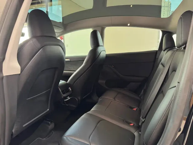 Tesla Model Y — Фото автомобиля 8