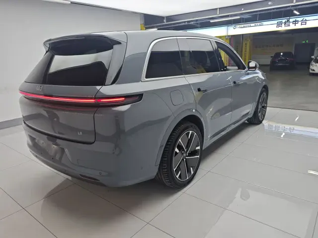Li Auto L8 — Фото автомобиля 3
