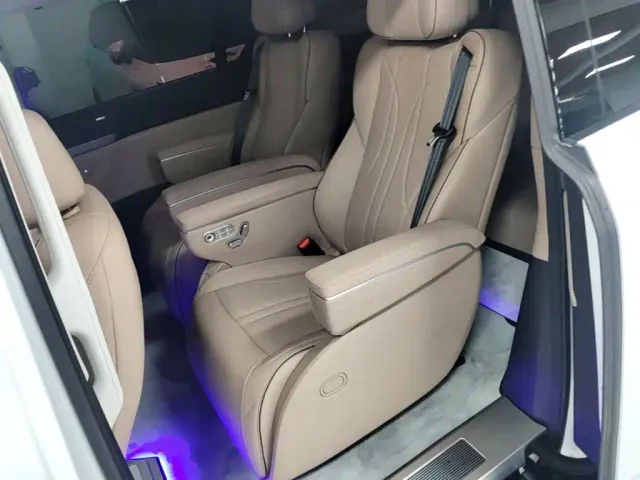 Xpeng X9 — Фото автомобиля 16