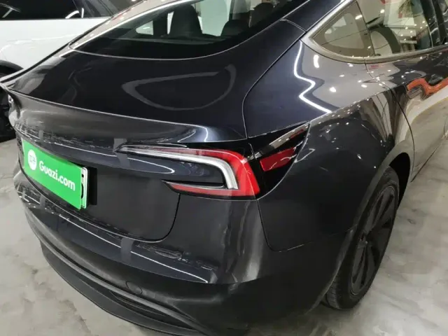 Tesla Model 3 — Фото автомобиля 7