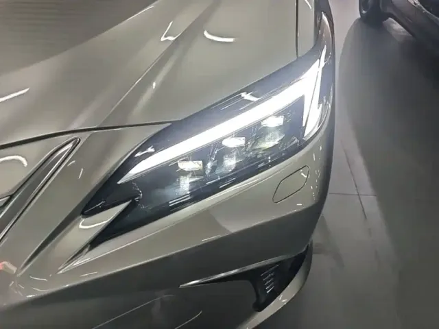 Lexus ES — Фото автомобиля 23