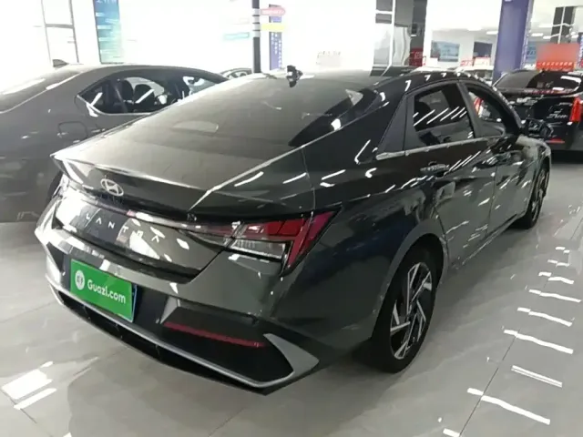Hyundai Elantra — Фото автомобиля 6