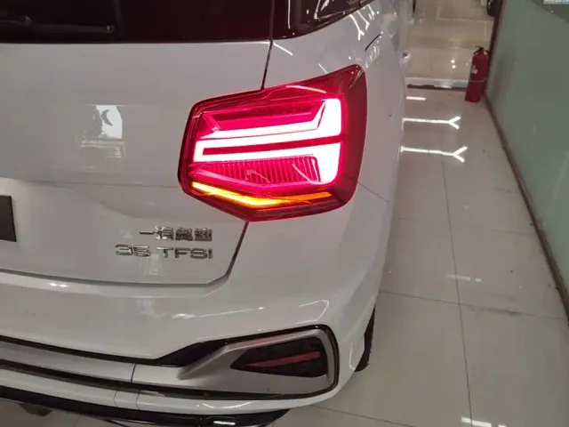Audi Q2L — Фото автомобиля 7