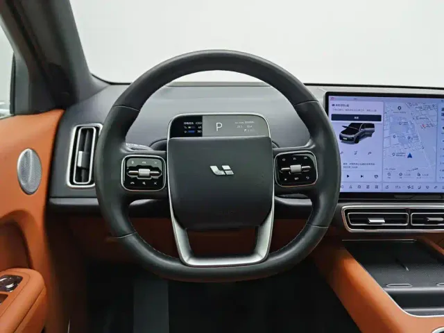 Li Auto L8 — Фото автомобиля 11
