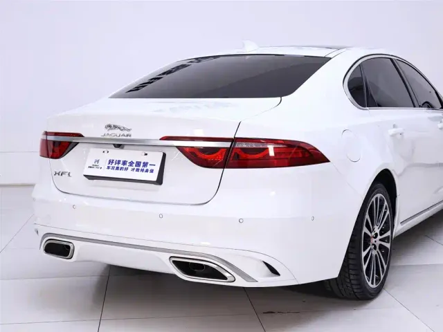 Jaguar XFL — Фото автомобиля 8