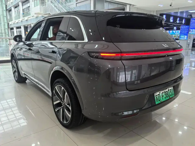 Li Auto L7 — Фото автомобиля 14