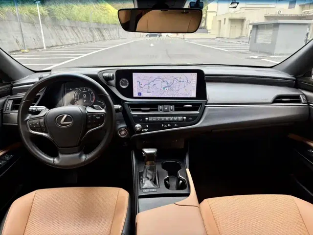 Lexus ES — Фото автомобиля 5