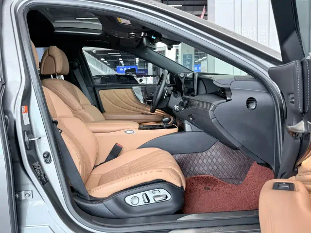Lexus LS — Фото автомобиля 7