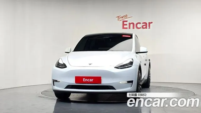 Tesla Model Y — Фото автомобиля 3