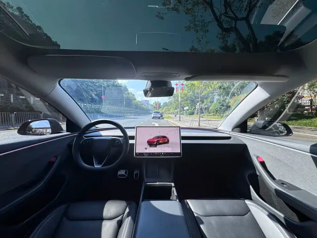 Tesla Model 3 — Фото автомобиля 7