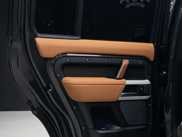 Land Rover Defender — Фото автомобиля 19