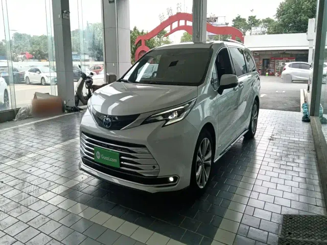 Фотография автомобиля — Toyota Sienna