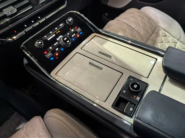 Lincoln Navigator One — Фото автомобиля 8