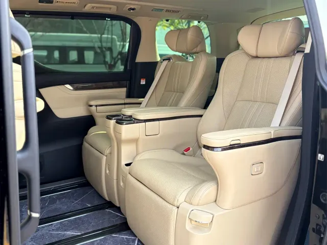 Toyota Alphard — Фото автомобиля 12