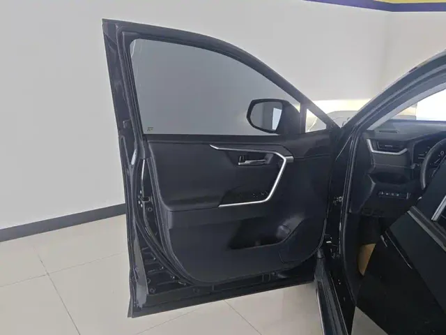 Toyota RAV4 — Фото автомобиля 7
