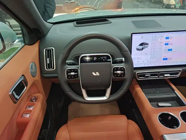 Li Auto L6 — Фото автомобиля 10