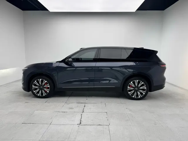 Nio ES8 — Фото автомобиля 2