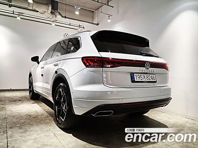 Фотография автомобиля — Volkswagen Touareg