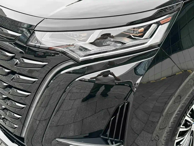 Denza Denza D9 2024 DM-i 980 AWD Flagship — Фото автомобиля 4
