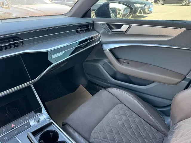Audi A7L — Фото автомобиля 11