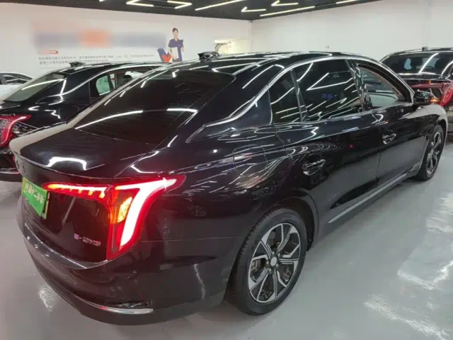 Hongqi E-QM5 — Фото автомобиля 5