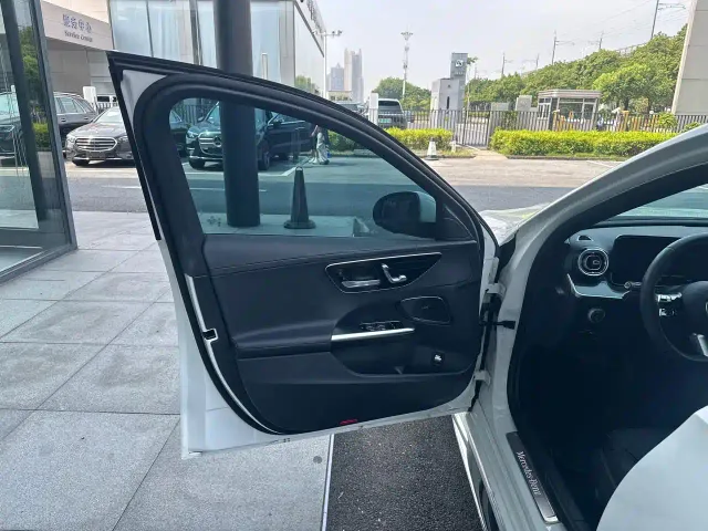Mercedes-Benz C-Class — Фото автомобиля 9