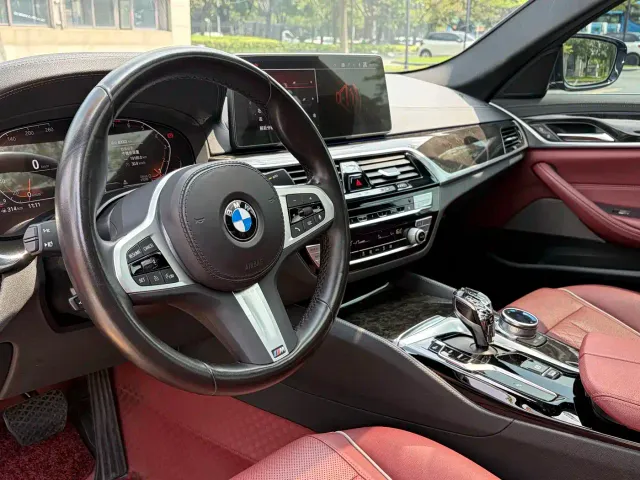 BMW 5 Series — Фото автомобиля 19