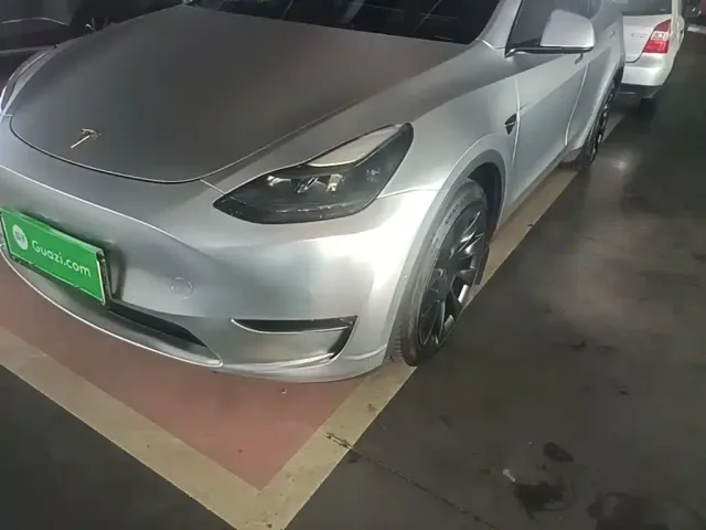 Tesla Model Y — Фото автомобиля 23
