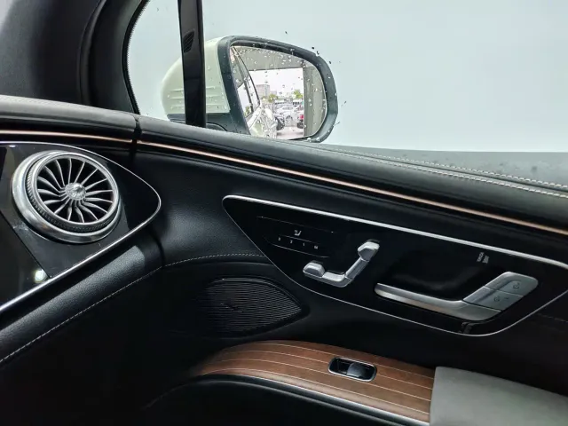 Mercedes-Benz EQS SUV — Фото автомобиля 17