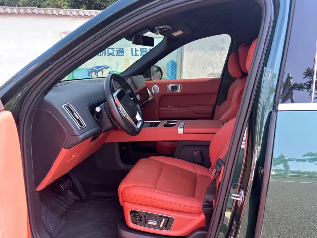 Li Auto L8 — Фото автомобиля 10