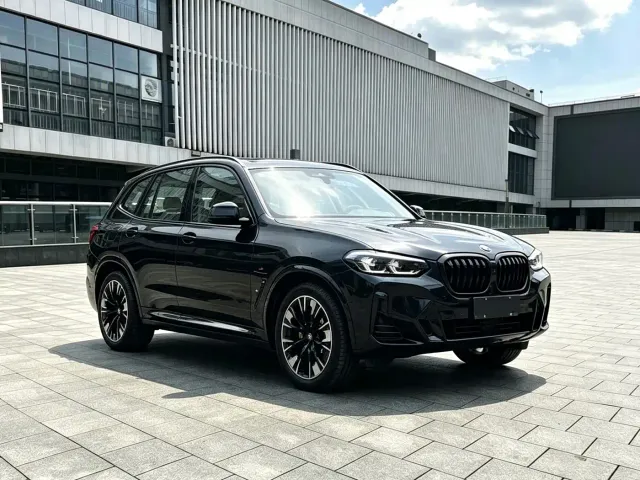 BMW iX3 — Фото автомобиля 2