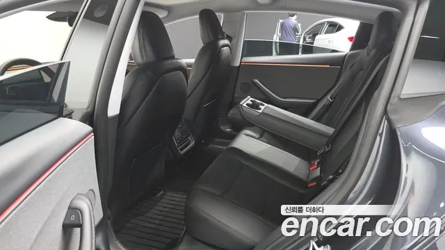 Tesla Model 3 — Фото автомобиля 17