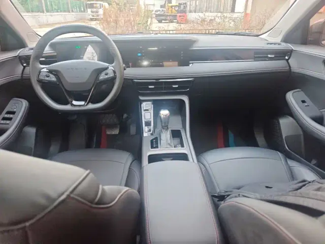 Roewe i5 — Фото автомобиля 9