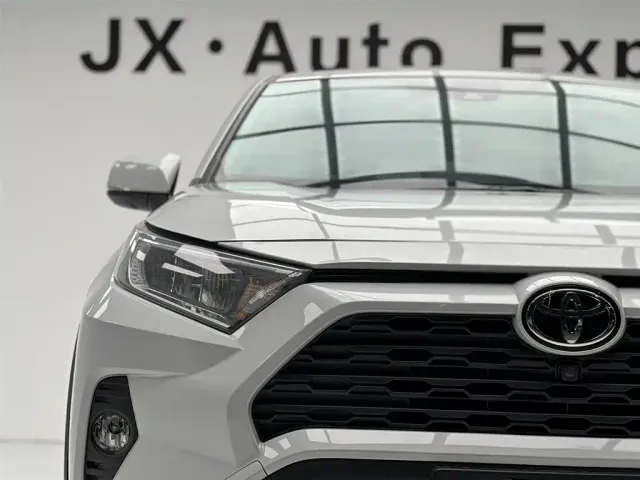 Toyota RAV4 — Фото автомобиля 4