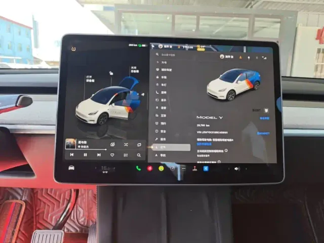 Tesla Model Y — Фото автомобиля 12