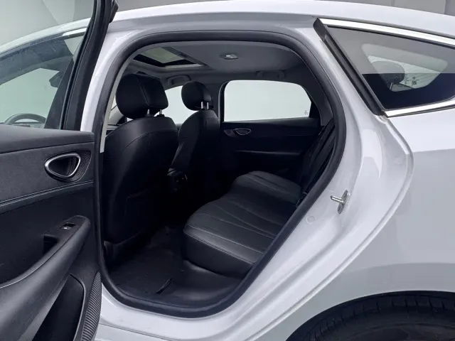 BYD Seal 05 DM-i — Фото автомобиля 9