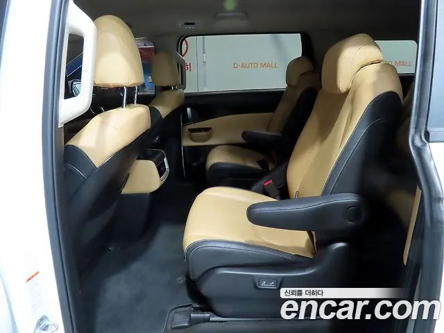 Kia Carnival Generation 4 — Фото автомобиля 7