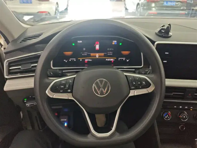 Volkswagen Tiguan L — Фото автомобиля 10