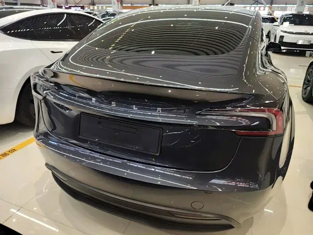 Tesla Model 3 — Фото автомобиля 5
