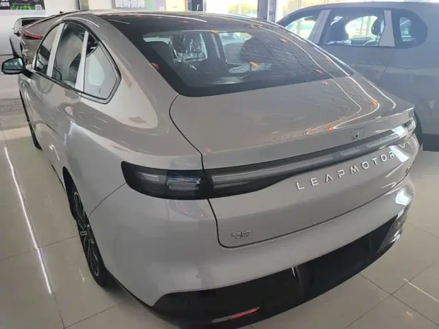 Leapmotor B01 — Фото автомобиля 4