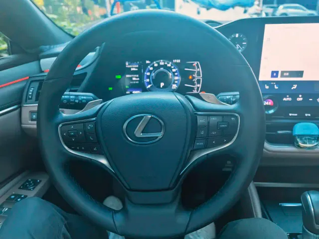 Lexus ES — Фото автомобиля 8