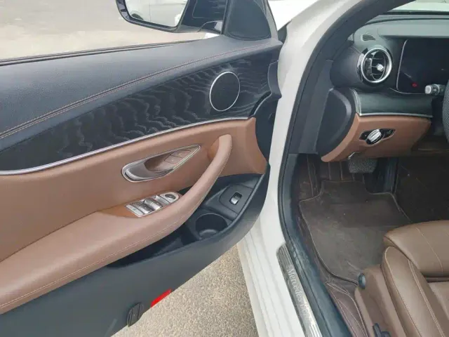 Mercedes-Benz E-Class — Фото автомобиля 7