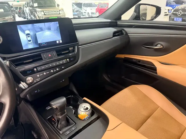 Lexus ES — Фото автомобиля 18