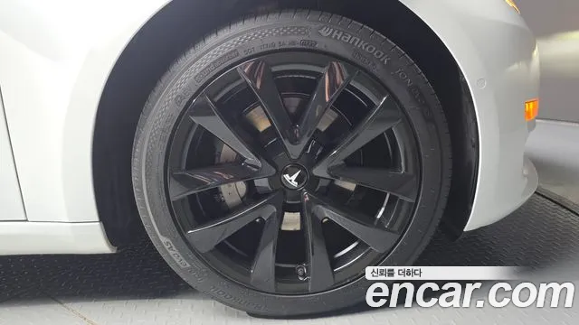 Tesla Model 3 — Фото автомобиля 6