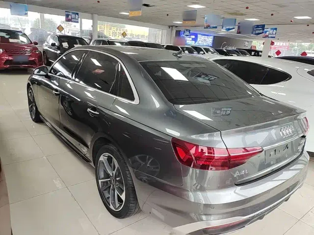 Audi A4L — Фото автомобиля 4